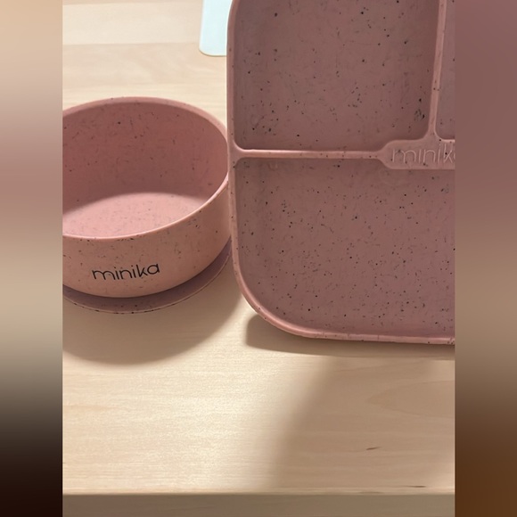 Silicone baby plates/bowls - Picture 2 of 4